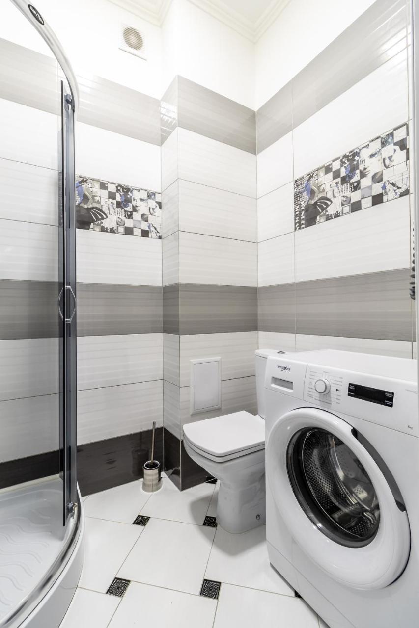 לבוב Inshiapartments On Liberty Avenue מראה חיצוני תמונה